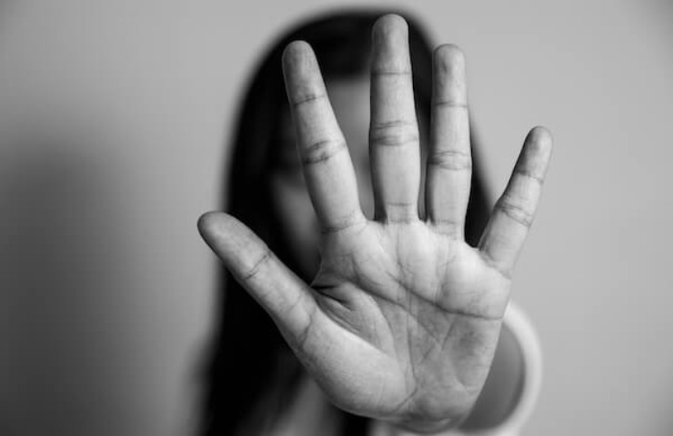 Bidello arrestato per un duplice episodio di violenza sessuale in un liceo di Castellamare di Stabia